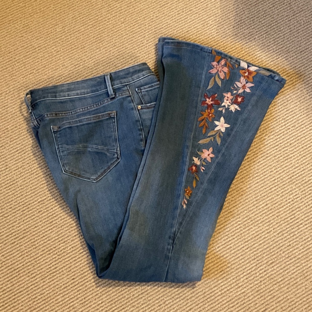 DRIFTWOOD Blue Jeans with Floral Embroidery size 29 - Picture 2 of 8